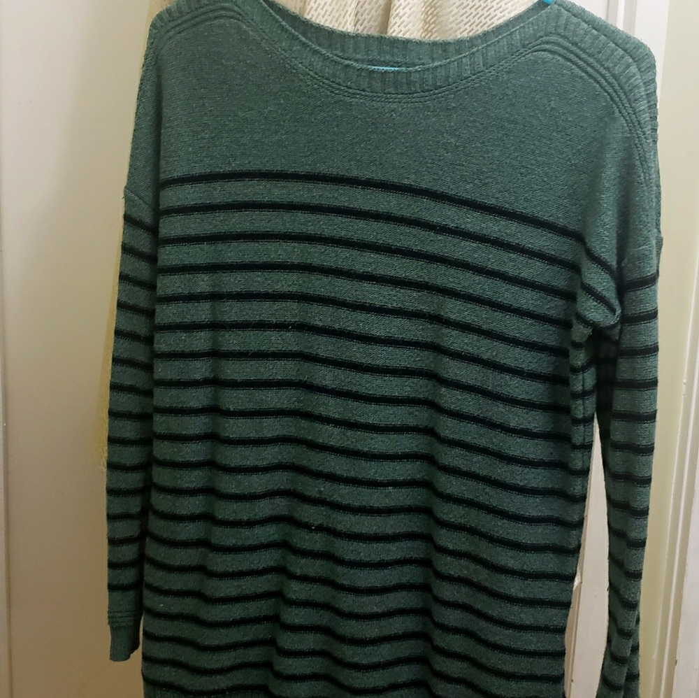 Old navy sweater